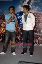 Rakesh, Abhijeet Sawant promote Indian Idol in Inorbit Mall  Malad , Mumbai on 11th Aug 2010 (32).JPG